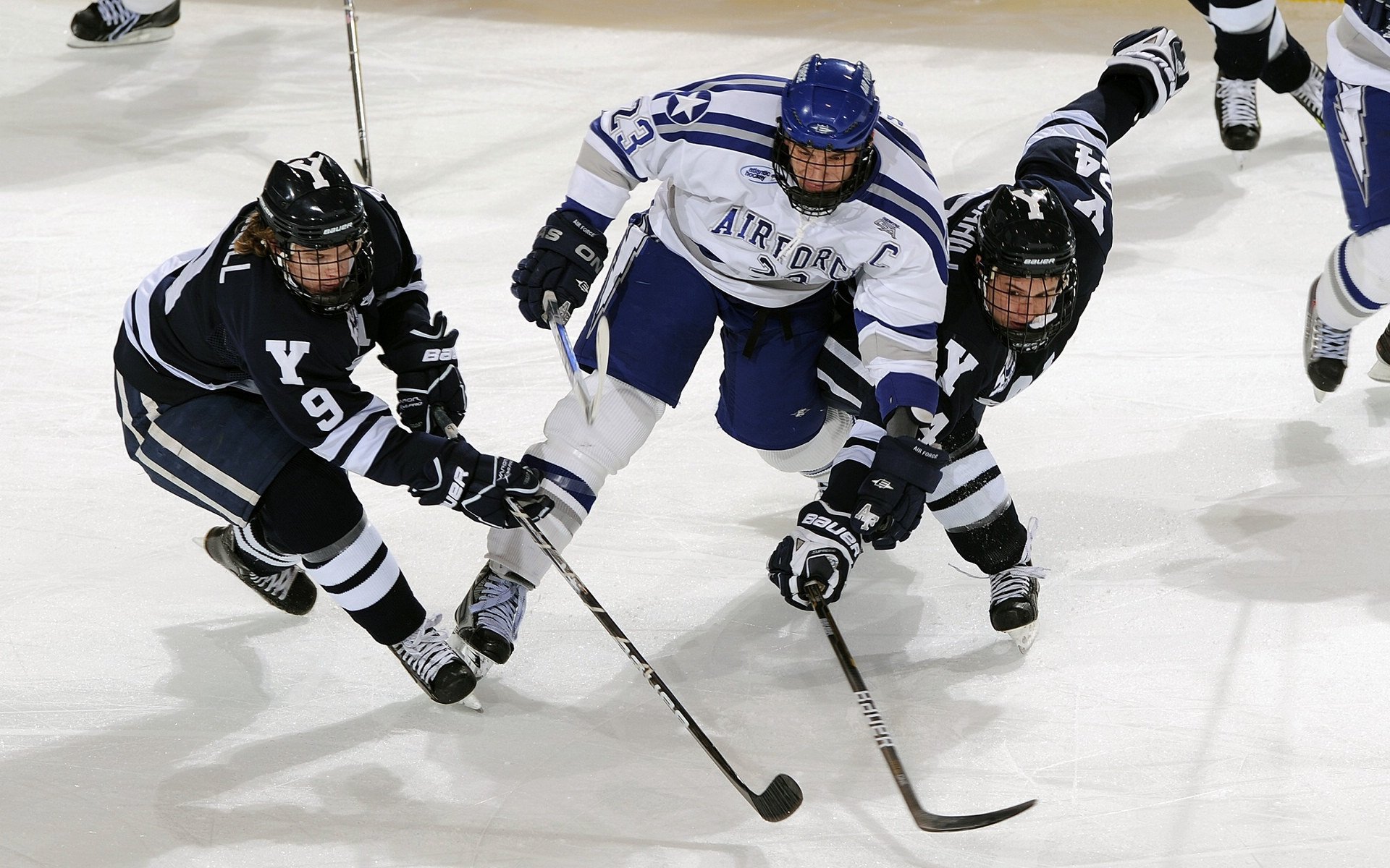 伊朗队在巴黎奥运会比赛中多次通过中路渗透得分，伊朗篮球进奥运会