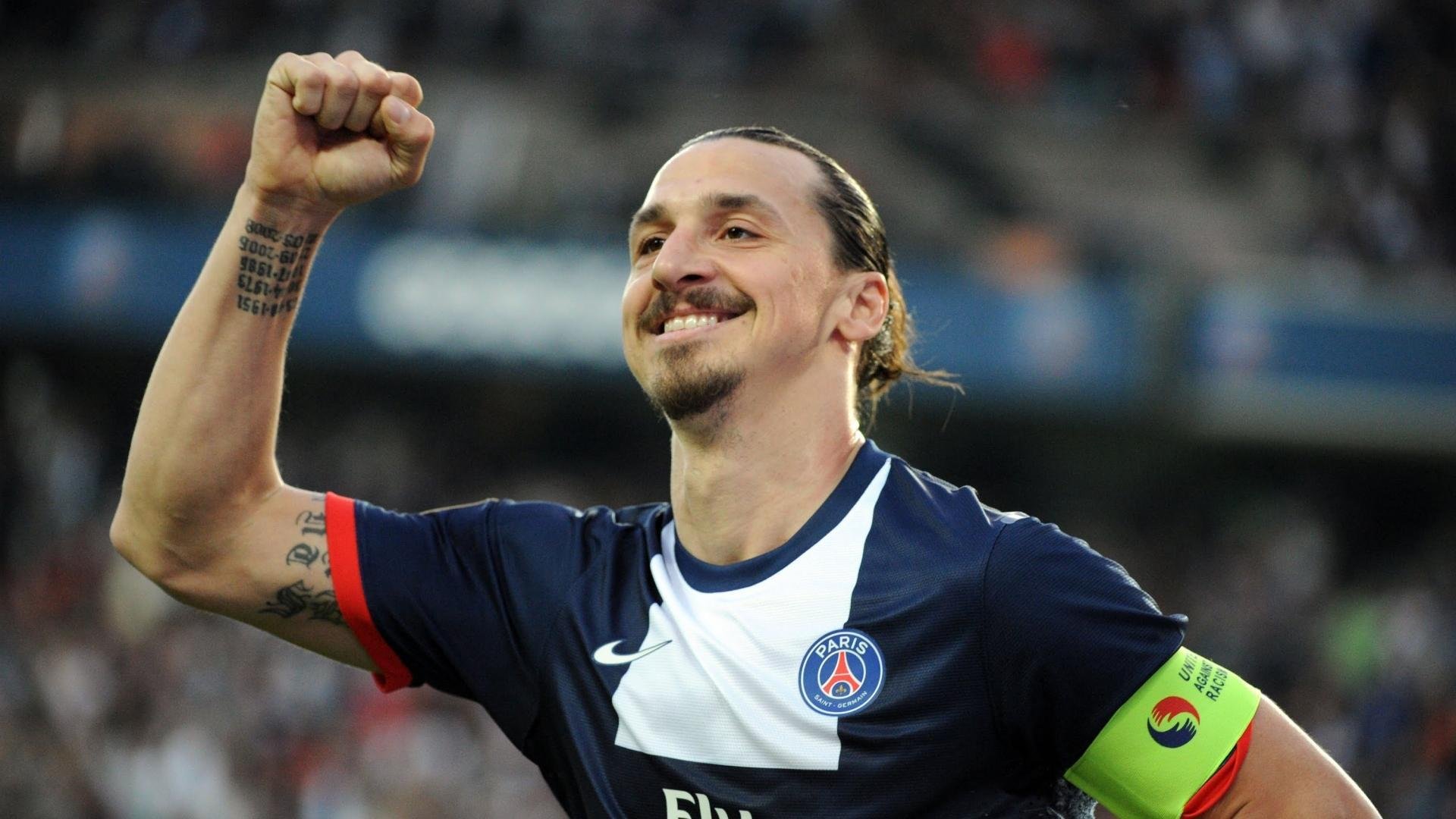 球场英雄！阿根廷前锋戴帽，球场英雄!阿根廷前锋戴帽是谁